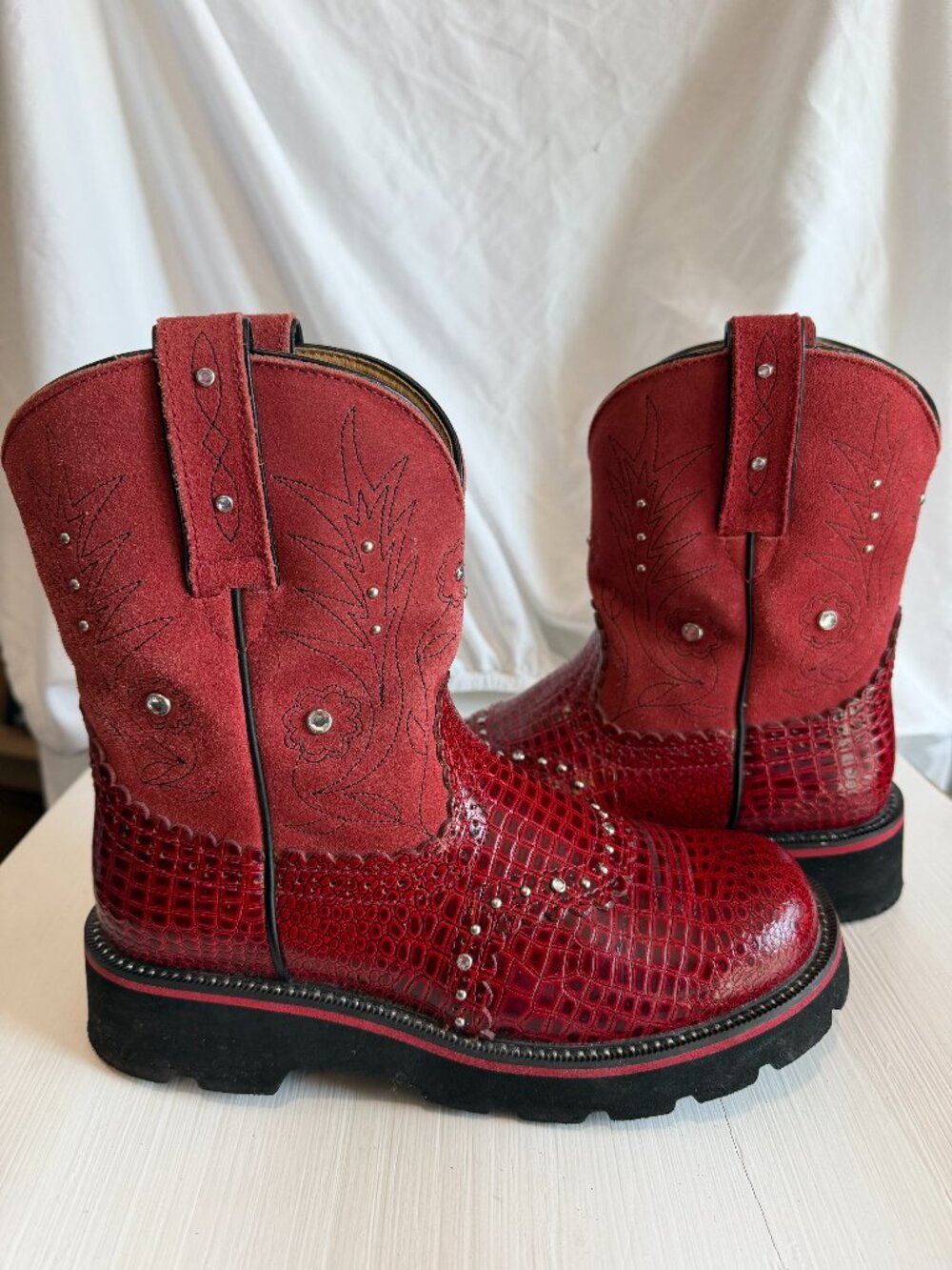 Ariat Fatbaby Women’s 7M Red Croc Embossed Studded Western Cowboy Boots